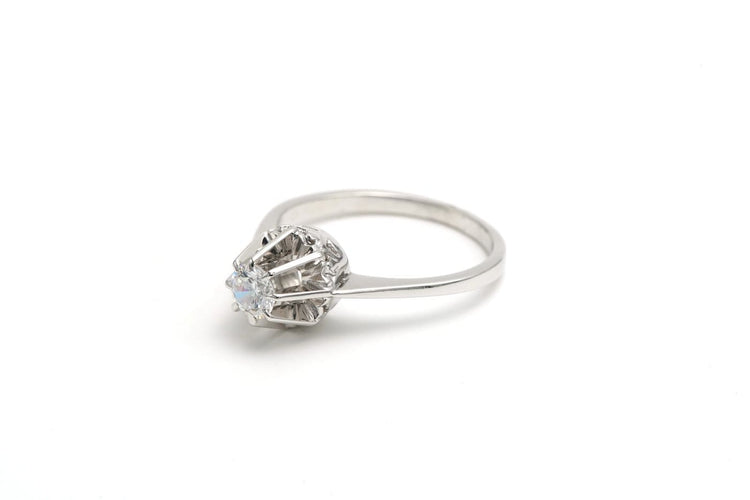 50 Bague contemporaine en or blanc 18 carats sertie d'un zirconium 58 Facettes B712