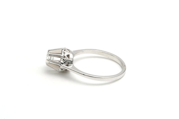 50 Bague contemporaine en or blanc 18 carats sertie d'un zirconium 58 Facettes B712