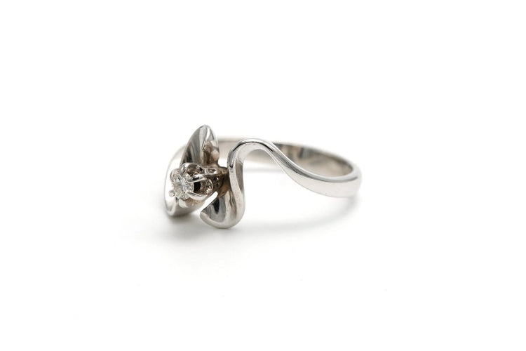 50 Années 70 - Bague en or blanc et diamant 58 Facettes B711