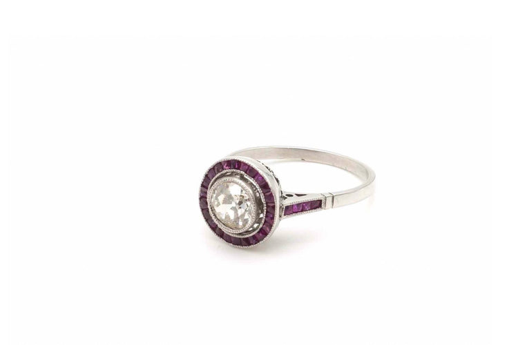 Bague 57 Bague Art déco - diamants et rubis en platine, 1930 58 Facettes 24714