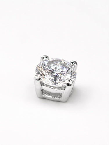 Boucles d'oreilles puces en or blanc et diamants 58 Facettes 91007-ac13162