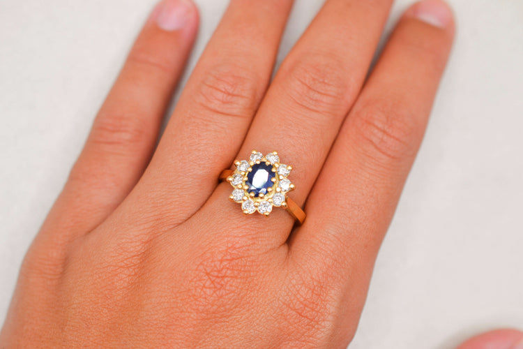 https://cdn.shopify.com/s/files/1/0963/7950/2920/files/bague-fiancailles-mariage-responsable-saphir-diamants.jpg?v=1788515341