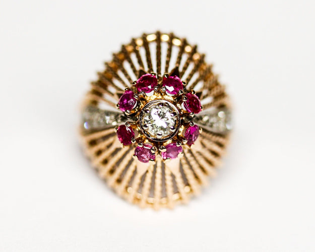 Bague 49 Dôme fils torsadés - Bague en or rose 750, rubis Verneuil et diamants, 1950 58 Facettes A12137