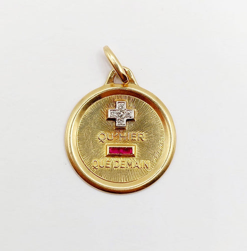 Augis - Pendentif médaille d'amour en or 18k, rubis et diamants 58 Facettes A07685