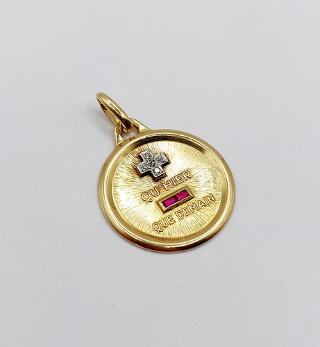 Augis - Pendentif médaille d'amour en or 18k, rubis et diamants 58 Facettes A07685