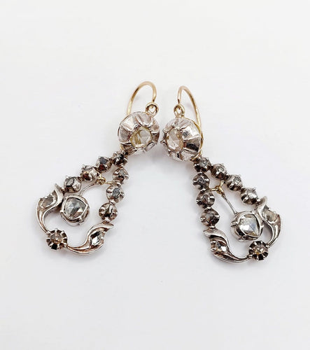 Dormeuses victoriennes - Boucles d'oreilles en or 18k, argent et diamants 58 Facettes A07687