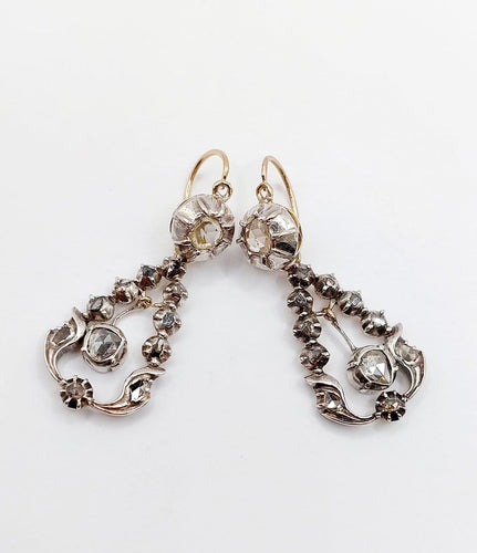 Dormeuses victoriennes - Boucles d'oreilles en or 18k, argent et diamants 58 Facettes A07687