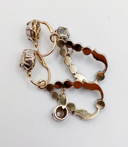 Dormeuses victoriennes - Boucles d'oreilles en or 18k, argent et diamants 58 Facettes A07687