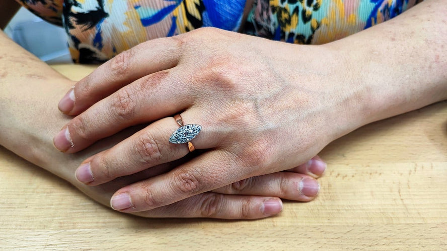 56 Bague marquise en or rose, platine et diamants 58 Facettes Marq.2344