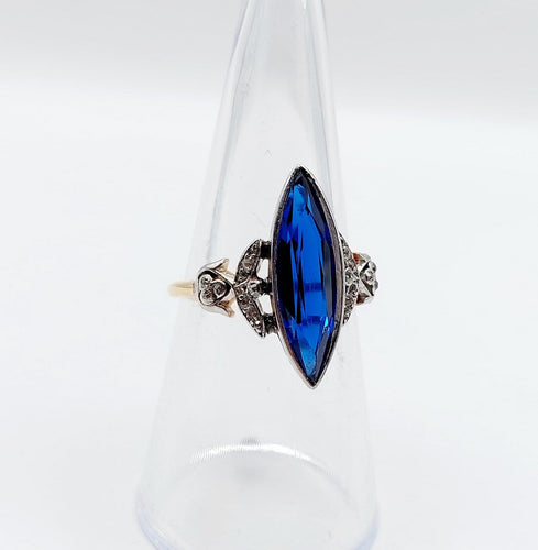 53 Bague marquise Art déco en or 18k, platine, spinelle synthétique et diamants 58 Facettes A07690