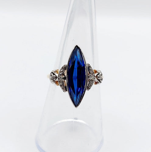 53 Bague marquise Art déco en or 18k, platine, spinelle synthétique et diamants 58 Facettes A07690