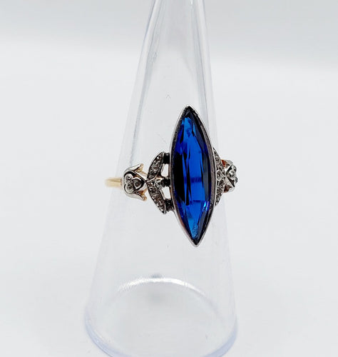 53 Bague marquise Art déco en or 18k, platine, spinelle synthétique et diamants 58 Facettes A07690