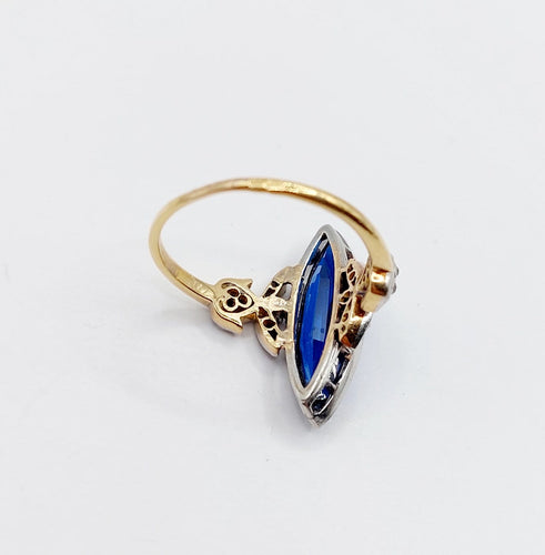 53 Bague marquise Art déco en or 18k, platine, spinelle synthétique et diamants 58 Facettes A07690