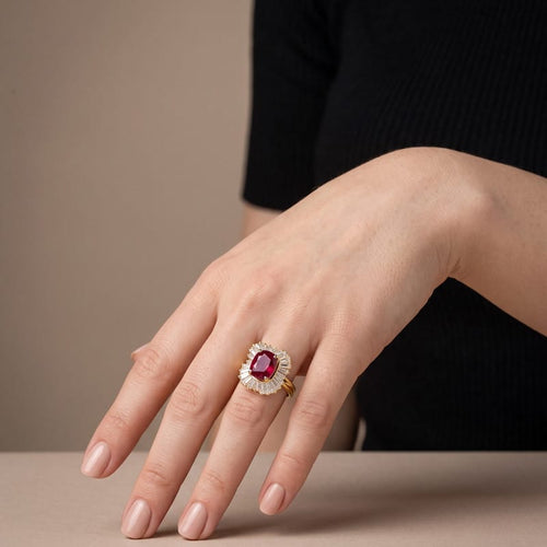 53 Bague en or jaune avec rubis de Thaïlande et diamants 58 Facettes OC-61600021