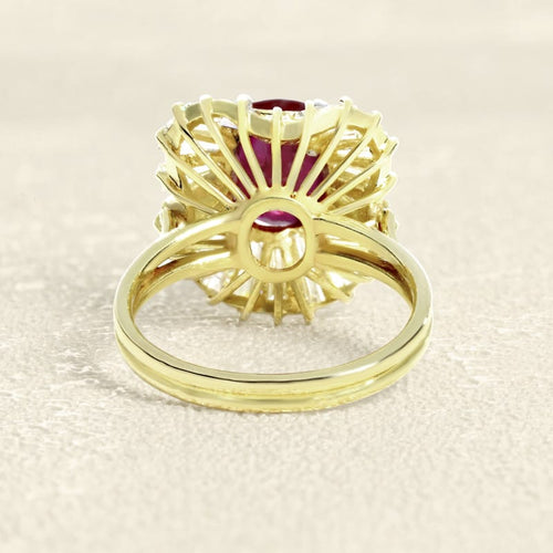 53 Bague en or jaune avec rubis de Thaïlande et diamants 58 Facettes OC-61600021
