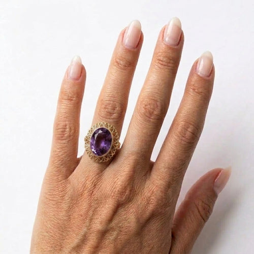 56 Bague en or jaune et corindon synthétique 58 Facettes G4013
