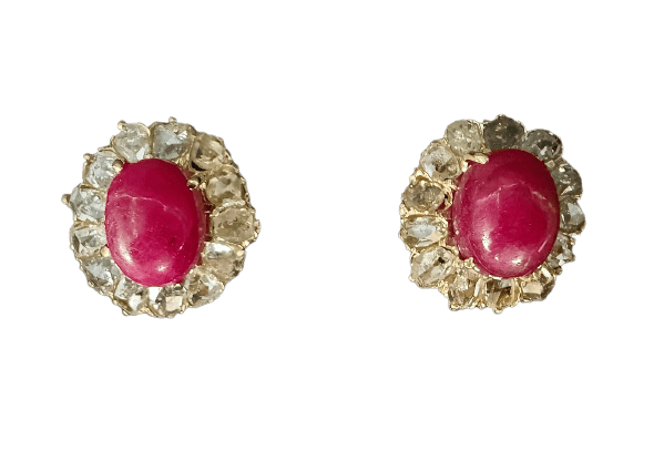 Boucles d'oreilles en or jaune 18 carats, rubis et diamants