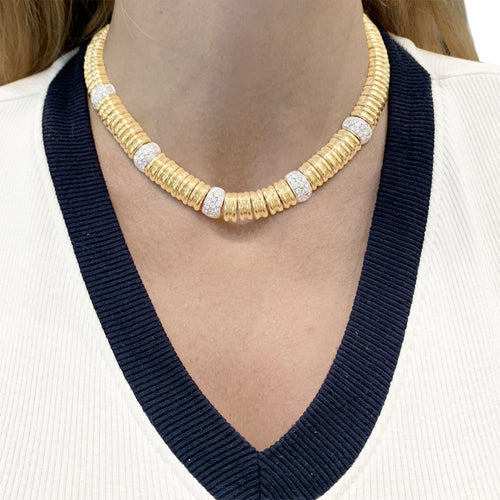 Collier Collier godronné en or jaune, or blanc et diamants 58 Facettes 35971