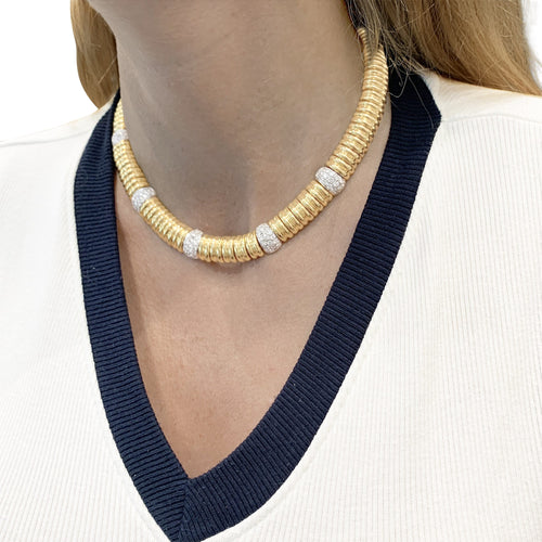 Collier Collier godronné en or jaune, or blanc et diamants 58 Facettes 35971
