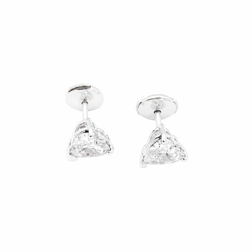 Boucles d'oreilles Boucles d'oreilles puces en or blanc et diamants cœur 58 Facettes 35970