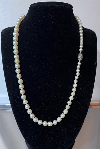 Collier en chute 71 perles de culture, fermoir en or 18K diamant 58 Facettes 936