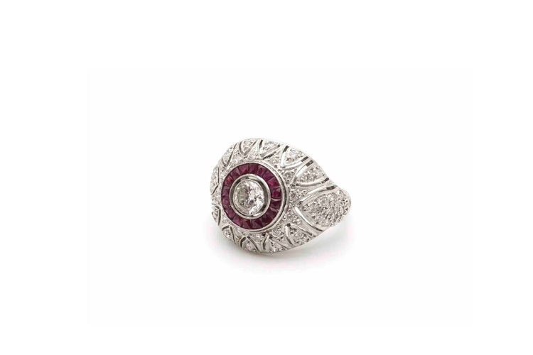 Bague 53 Bague dôme en platine avec diamants et rubis 58 Facettes 24716