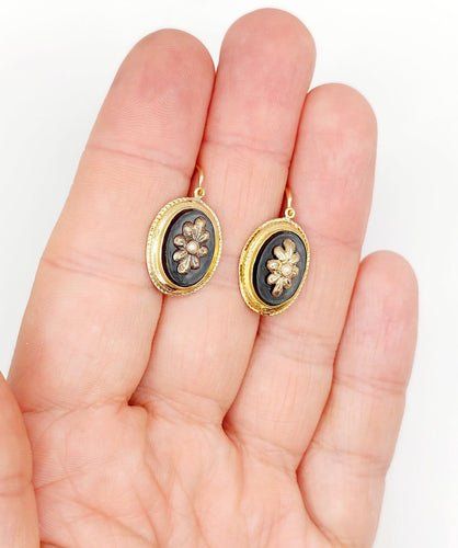 Dormeuses victoriennes - Boucles d'oreilles en or 18k, onyx et perles 58 Facettes A07706