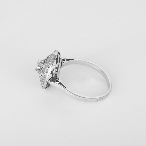 54 Bague en platine et or blanc avec diamants 58 Facettes B260411
