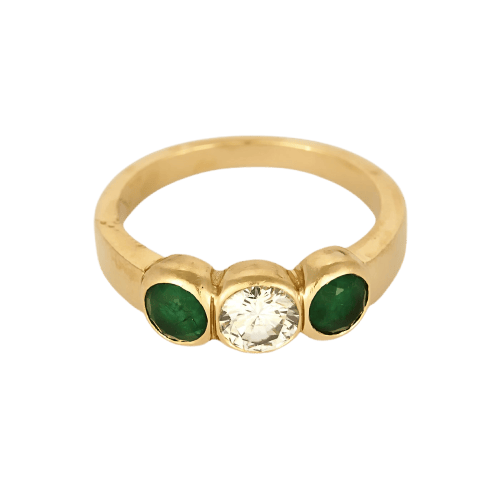 52 Bague jonc en or jaune, diamant et émeraudes 58 Facettes B260398