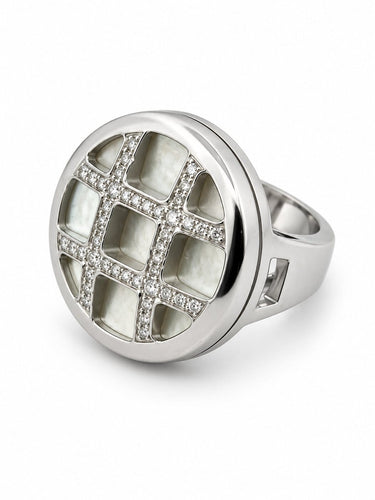 49 Cartier Pasha - Bague en or blanc, nacre et diamants 58 Facettes Pas