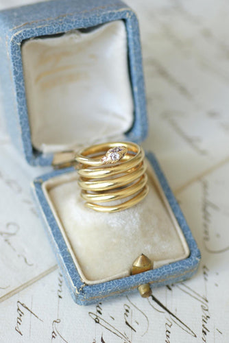 49 Bague ancienne serpent en or jaune et diamants 58 Facettes