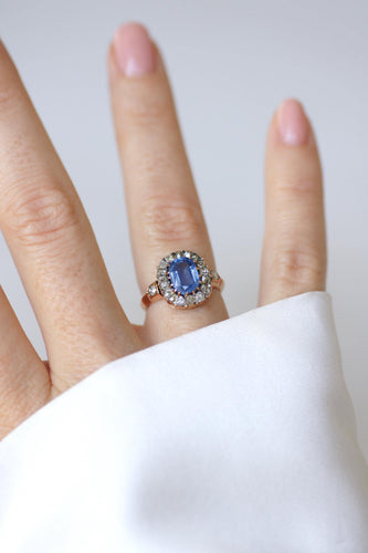 50.5 Bague marguerite en or rose, saphir de Ceylan et diamants 58 Facettes