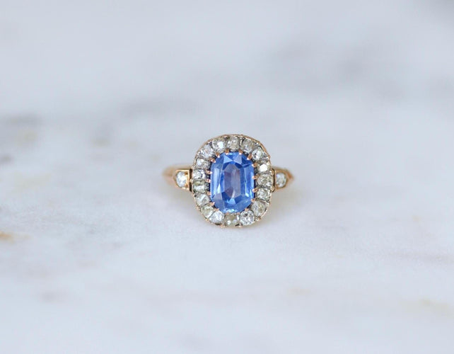 50.5 Bague marguerite en or rose, saphir de Ceylan et diamants 58 Facettes