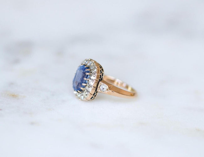 50.5 Bague marguerite en or rose, saphir de Ceylan et diamants 58 Facettes