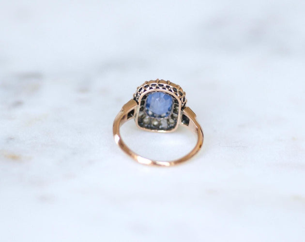 50.5 Bague marguerite en or rose, saphir de Ceylan et diamants 58 Facettes