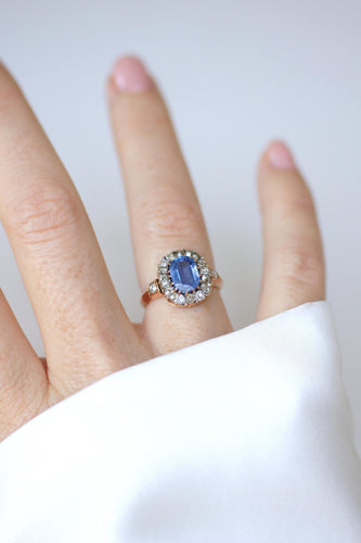 50.5 Bague marguerite en or rose, saphir de Ceylan et diamants 58 Facettes