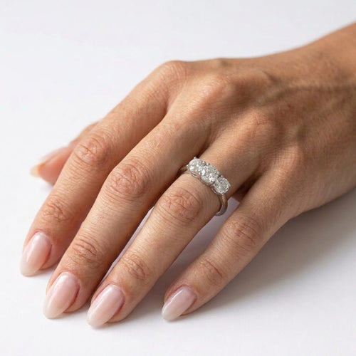 53 Bague trilogy en or blanc et diamants 3,01 ct 58 Facettes G4010