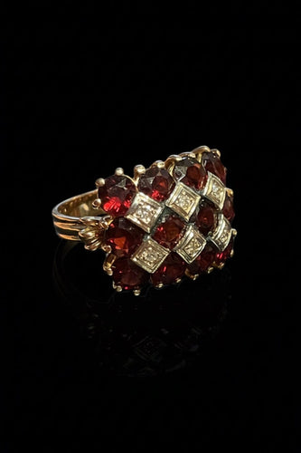Bague 57 Bague cocktail années 50 en or jaune, grenats et diamants 58 Facettes