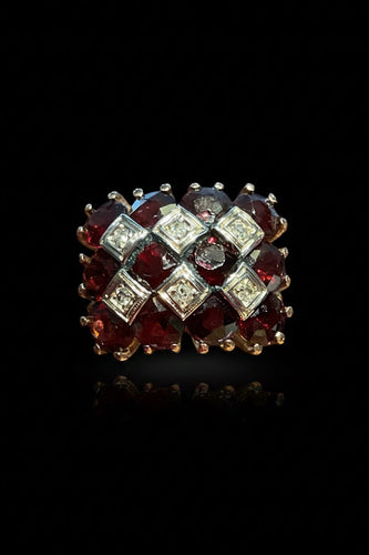 Bague 57 Bague cocktail années 50 en or jaune, grenats et diamants 58 Facettes