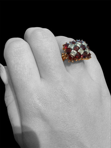 Bague 57 Bague cocktail années 50 en or jaune, grenats et diamants 58 Facettes