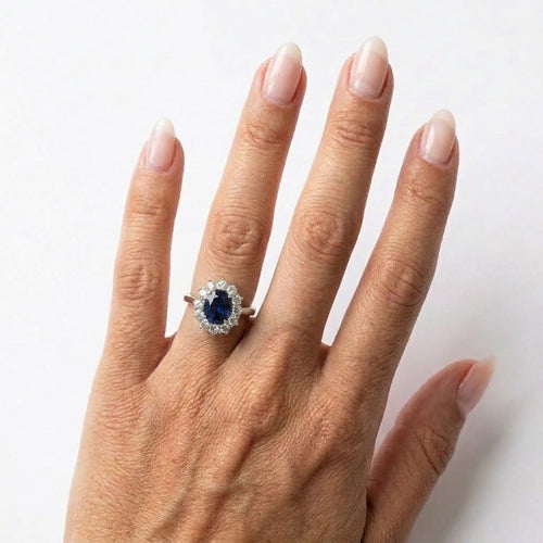 56 Bague en or blanc avec saphir 2,20 ct et diamants 58 Facettes G4008