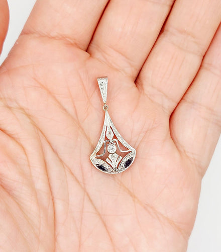 Art déco - Pendentif en or blanc 18k, platine, diamants et saphirs 58 Facettes A07721