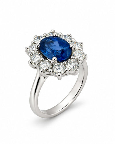 54 Bague marguerite en or blanc avec diamants et saphir de Ceylan 58 Facettes 91022