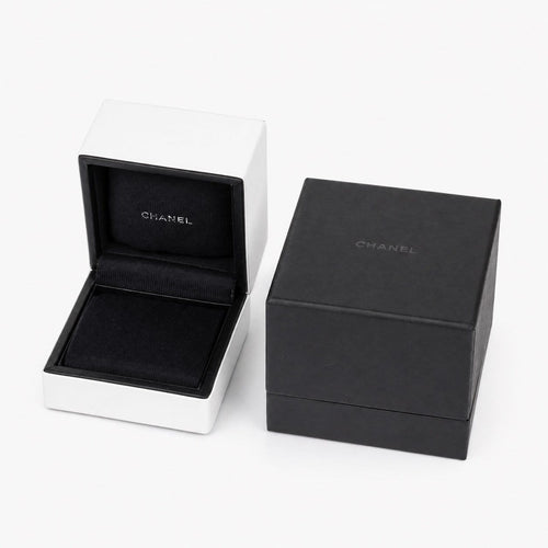 51 CHANEL Ultra - Bague en or blanc, céramique noire et diamants 58 Facettes 275