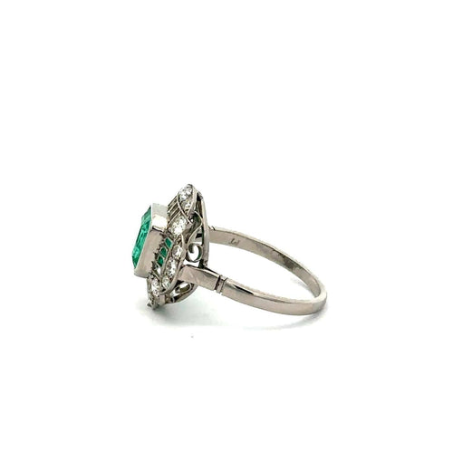 56 Bague Art déco en platine avec émeraude de Colombie et diamants 58 Facettes 50508