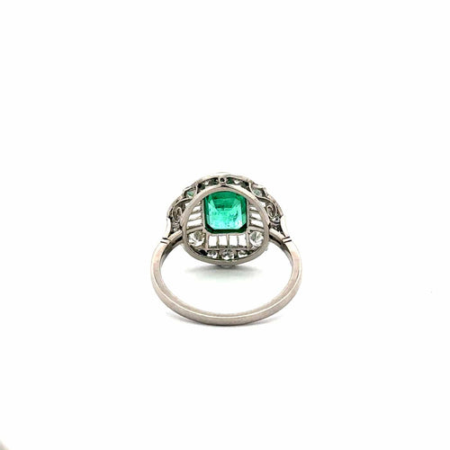 56 Bague Art déco en platine avec émeraude de Colombie et diamants 58 Facettes 50508