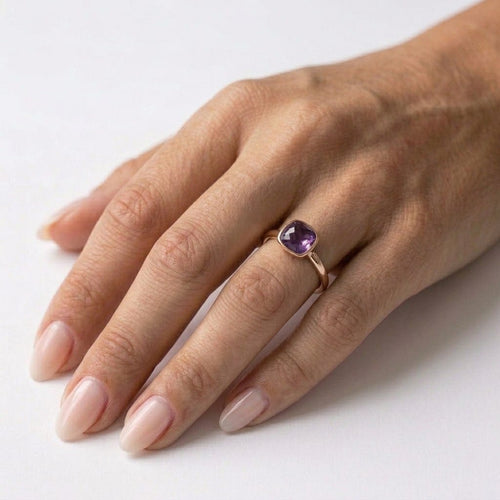 https://www.gioielleriaguidetti.it/wp-content/uploads/2026/08/G4014_d_anello-Pomellato-Nude-Petit-Ametista.jpg