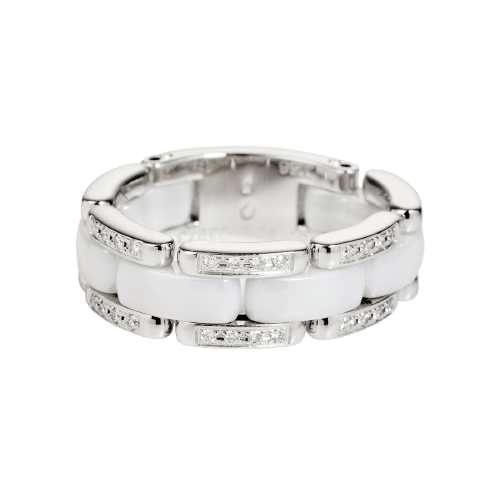 56 CHANEL Ultra - Bague en or blanc, céramique blanche et diamants 58 Facettes 136