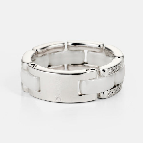 56 CHANEL Ultra - Bague en or blanc, céramique blanche et diamants 58 Facettes 136