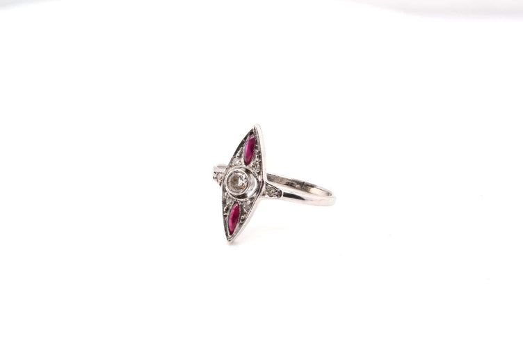 Bague 55.5 Bague marquise en or et argent avec diamants et rubis 58 Facettes 24974